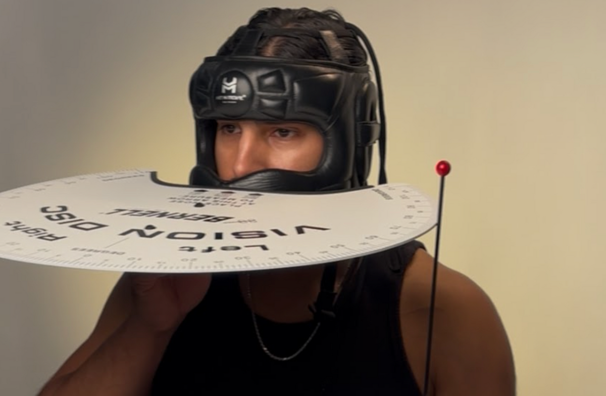 HIT N MOVE Face Saver: Vision Unobstructed.